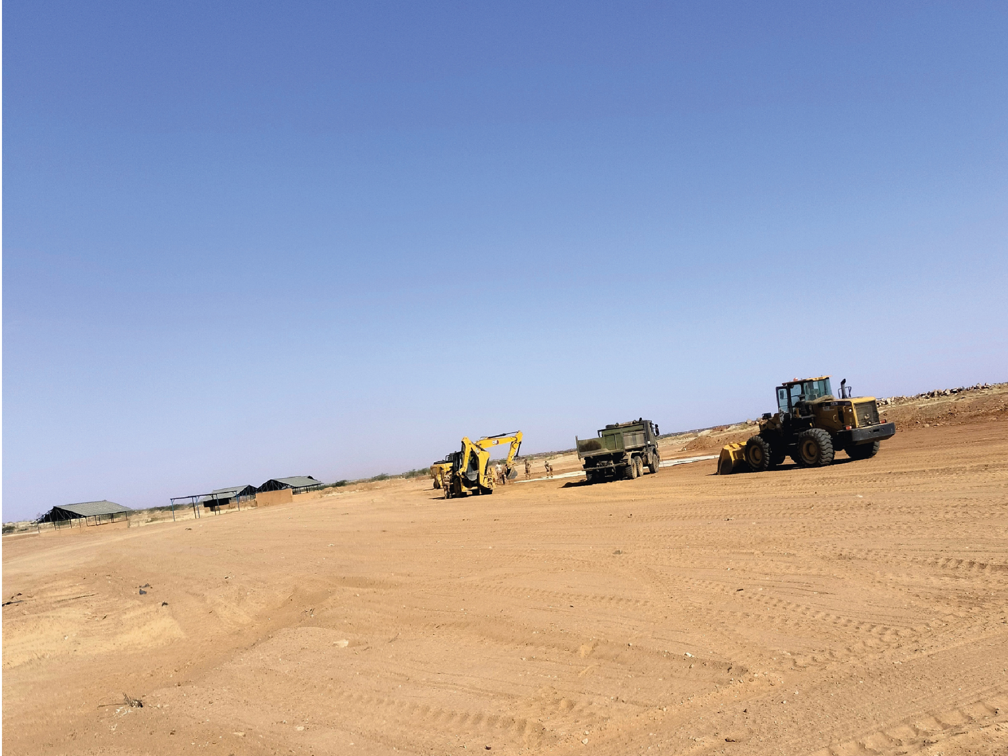 Réalisation d'une piste d'atterrissage d'avion pour la base de la Force Française au sahel au Niger ( Ayorou)